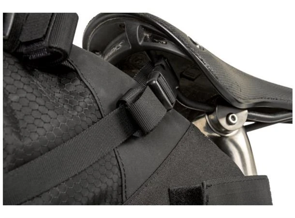 AGU Venture Bikepacking Seteveske 10L, Grønn, 512gr, 50 X 15 X 10cm 2 AGU Venture Bikepacking Seteveske 10L, Grønn, 512gr, 50 X 15 X 10cm - Bilde 2