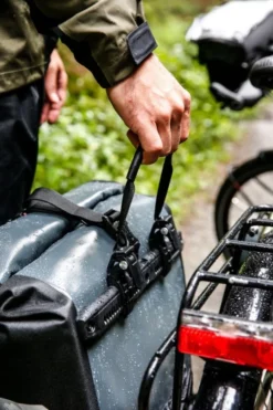 Ortlieb Back-Roller Classic QL 2.1 Petrol-black Pair 2x20 L -Gior Butikk fe2e25300a6d5ee5b7467523677a2584